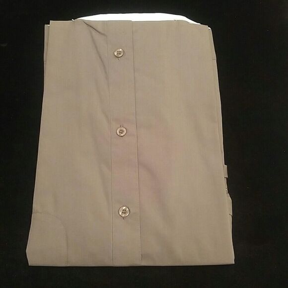 MEN'S BASIC FULL CUT DRESS SHIRT BY DANIEL ELLISSA - Picture 3 of 3